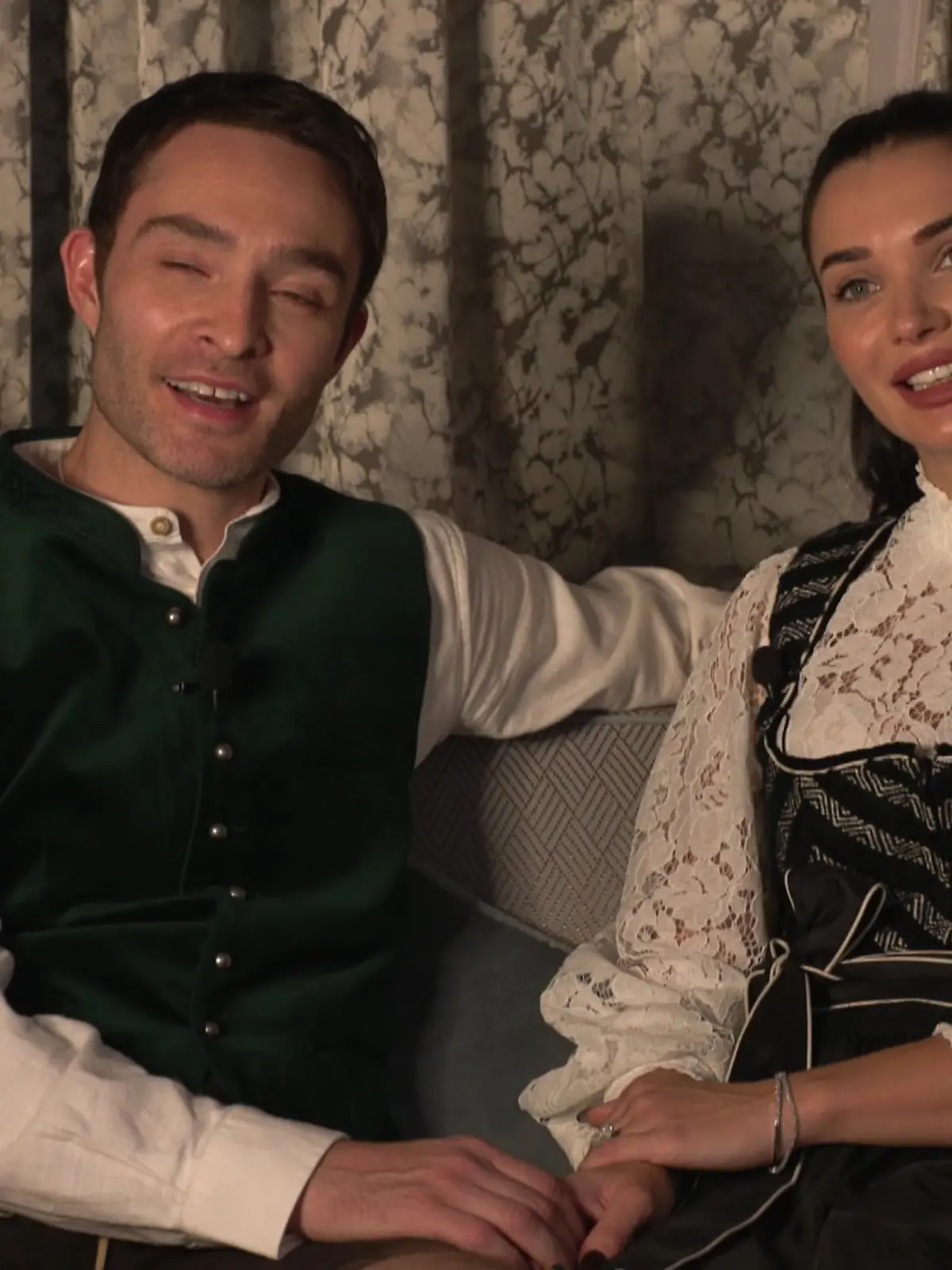 Ed Westwick und Amy Jackson im RTL-Interview auf dem Oktoberfest. 