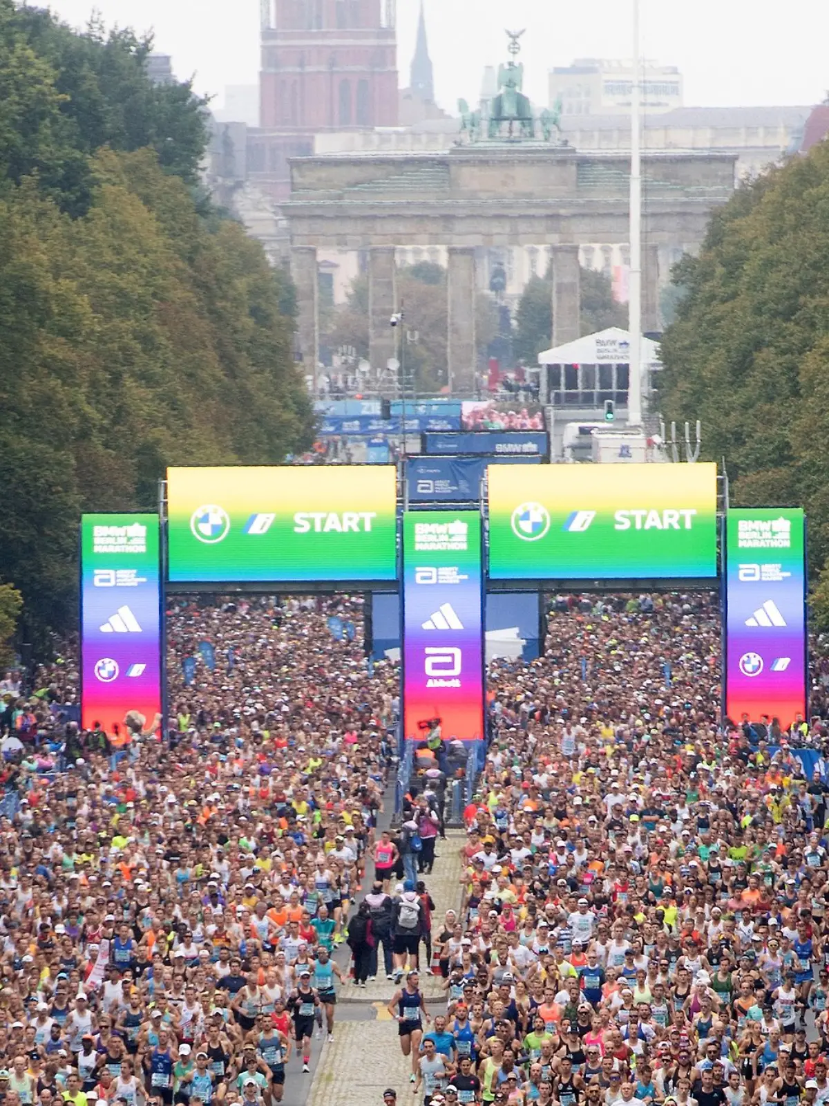 Bild zu: "Erste Berlin-Marathon-Sieger reisen in die Vergangenheit"