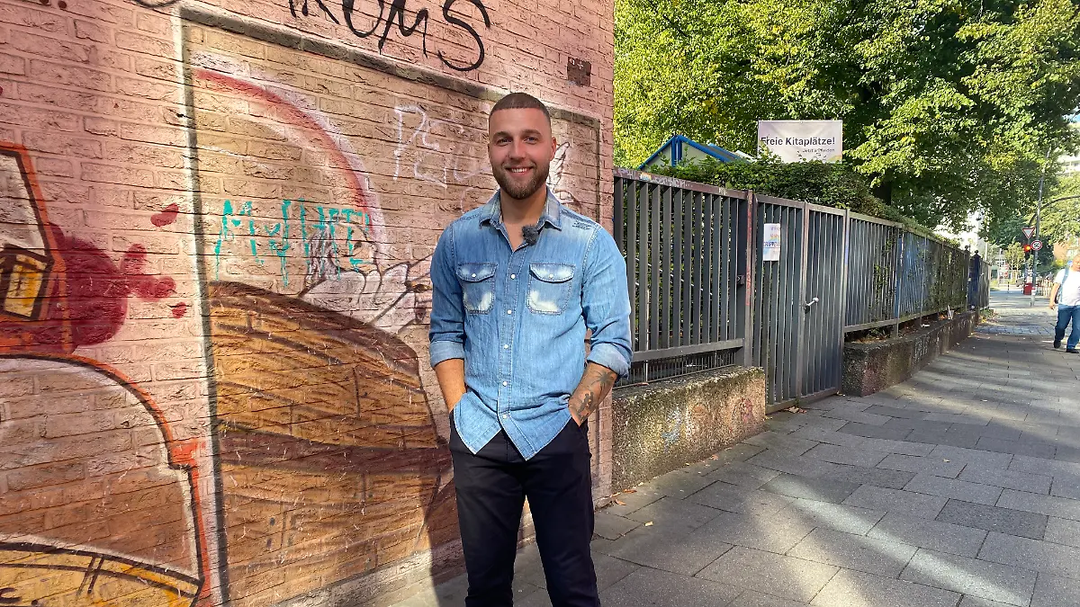 Filip Pavlovic vor seinem Kindergarten auf St. Pauli.