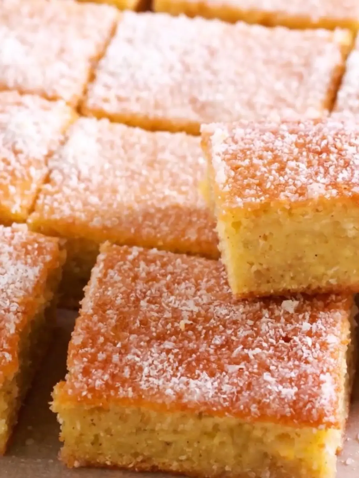 Sie bekommen Besuch aber haben keine Zeit mehr einkaufen zu gehen? Kein Problem! Mit diesem Rezept können Sie schnell einen köstlichen Blitz-Kuchen zubereiten. Und das Beste ist: Sie brauchen nur sechs Zutaten, die Sie garantiert zu Hause haben.