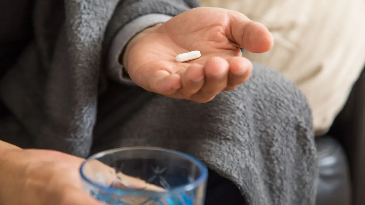 Antibiotika sollte man so lange einnehmen, wie Arzt oder Ärztin sie verordnet haben.