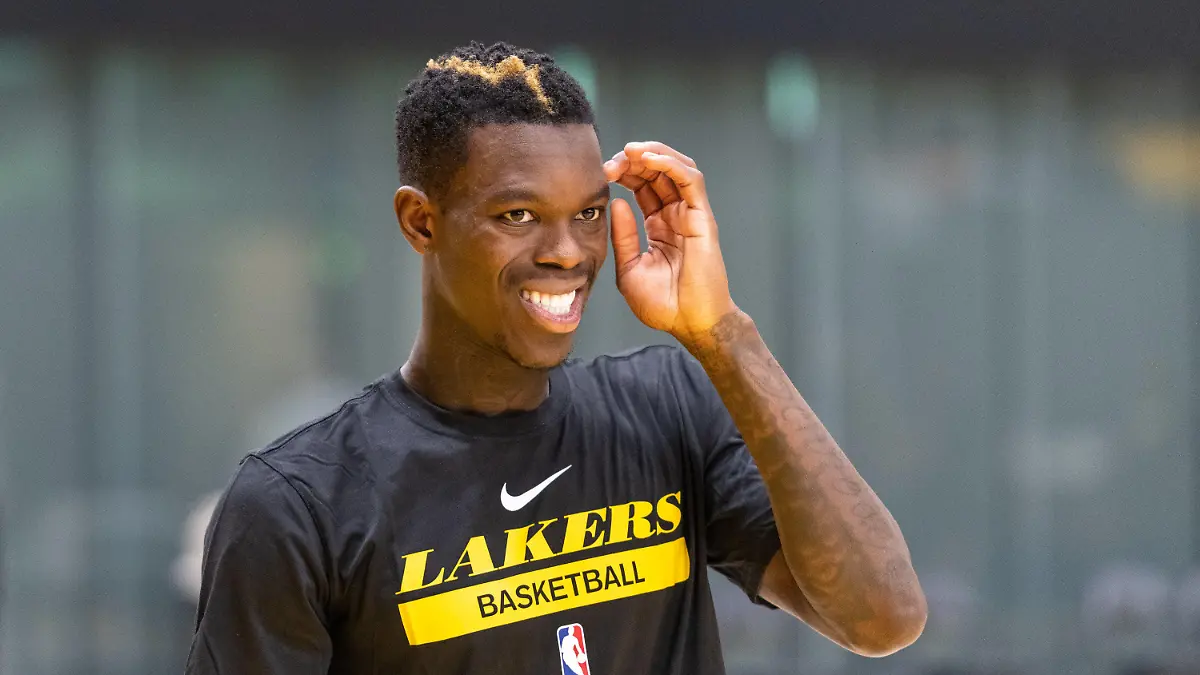 ARCHIV - 10.10.2022, USA, Los Angeles: Dennis Schröder beim ersten Training nach seinem Wechsel zu den Los Angeles Lakers. Der Basketball-Nationalspieler spielt zum zweiten Mal in seiner Karriere für den Rekordmeister der NBA. (zu dpa: «YouTube-Kanal für Schröder «eine der besten Entscheidungen»») Foto: Maximilian Haupt/dpa +++ dpa-Bildfunk +++