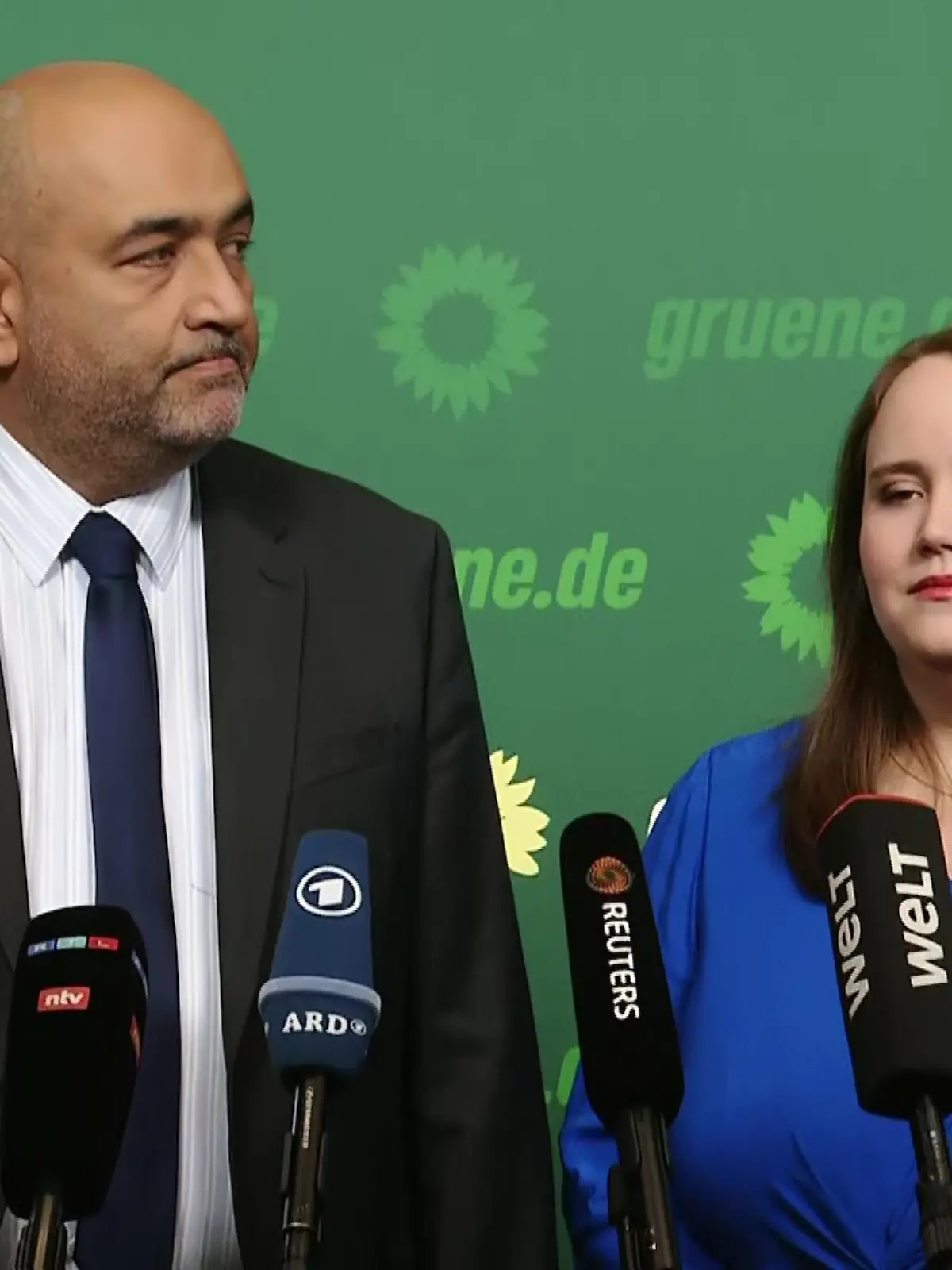 Die Grünen-Bundesvorsitzenden Ricarda Lang und Omid Nouripour während der Pressekonferenz.