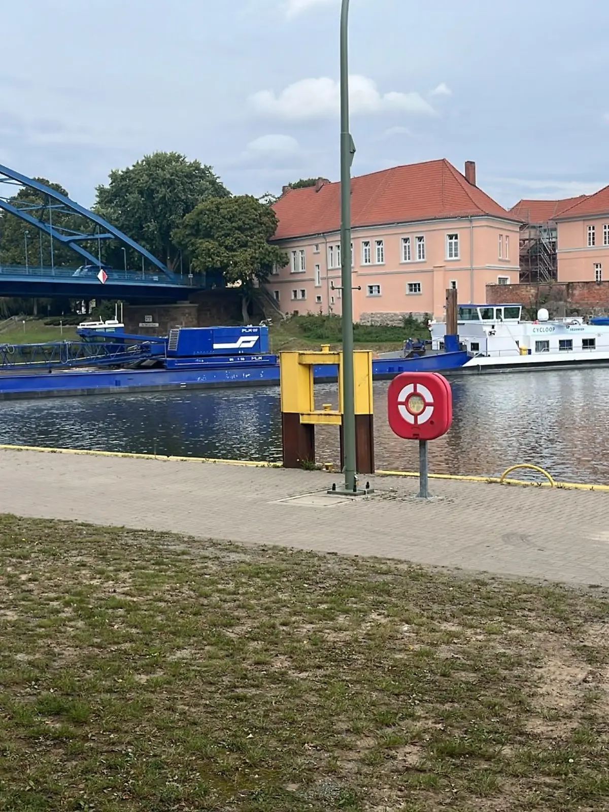 Auf eine zusätzliche Sicherung mit Tampen hat die Crew offenbar verzichtet.