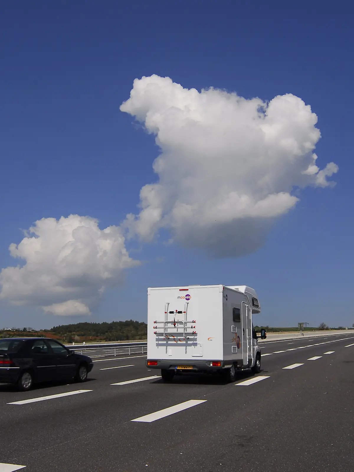 Bild zu: "Bei voller Fahrt! Deutsche Urlauberin stürzt aus Wohnmobil und wird überfahren "