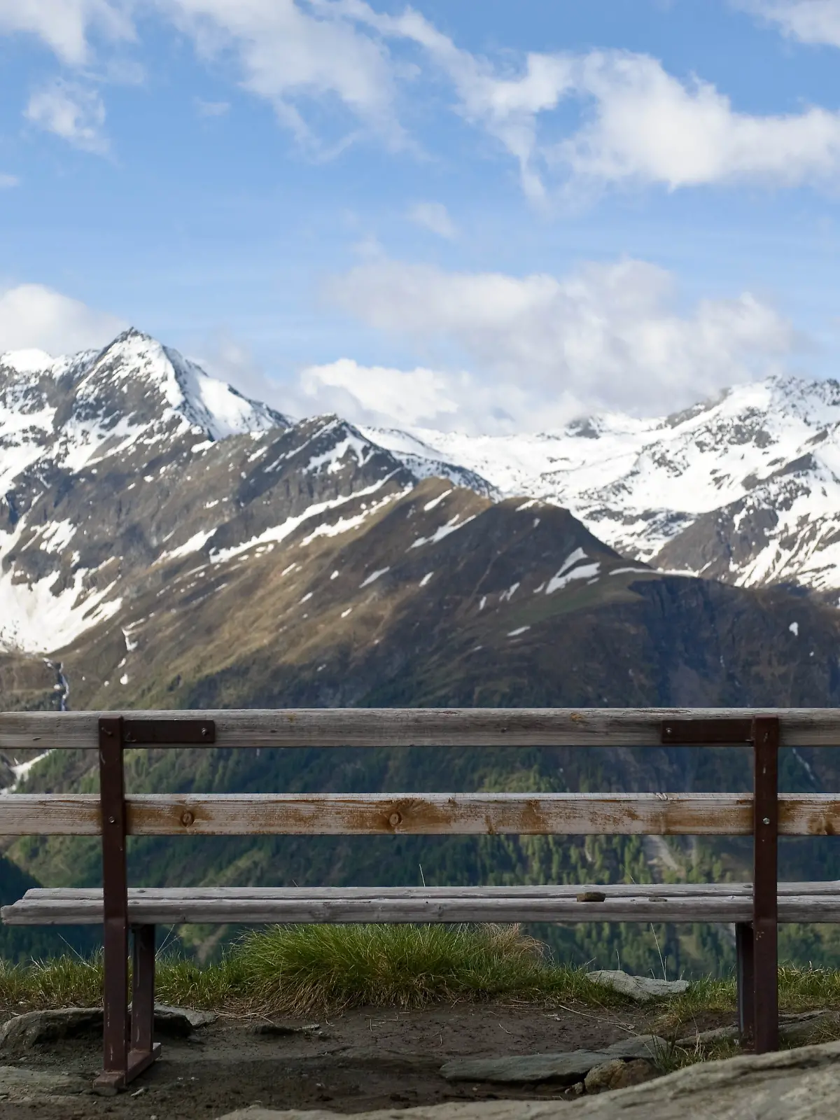 Bild zu: "Deutsche überlebt 300-Meter-Sturz in den Tiroler Alpen "