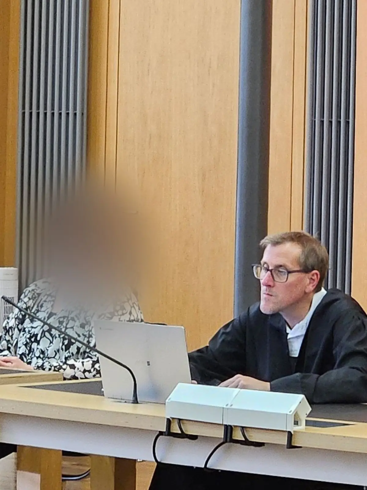 Bild zu: "Hat ihre Tochter alles nur erfunden? Wende im Missbrauchsprozess gegen Eltern "