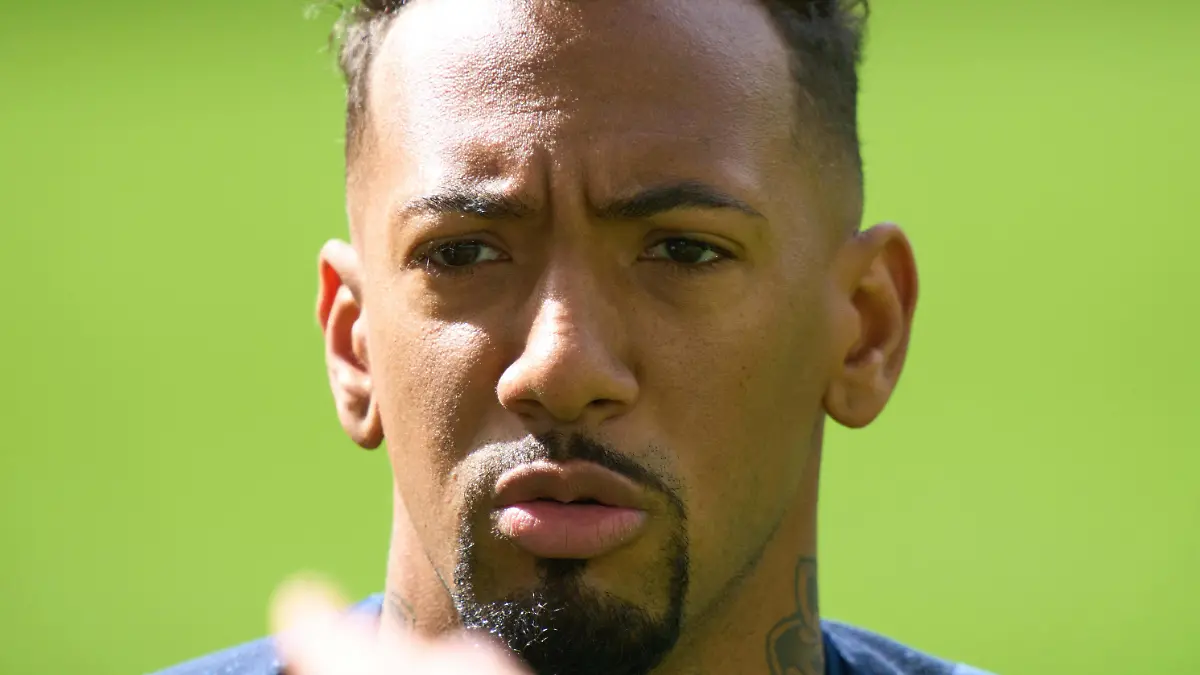 Jerome BOATENG FCB 17 half-size, portrait, one person, single, Aktion, Einzelbild, angeschnittenes Einzelmotiv, Halbfigur, halbe Figur, in the match VFL WOLFSBURG - FC BAYERN MUENCHEN 2-3 1.German Football League on April 17, 2021 in Wolfsburg, Germany Season 2020/2021, matchday 29, 1.Bundesliga, FCB, München, 29.Spieltag, Wölfe,