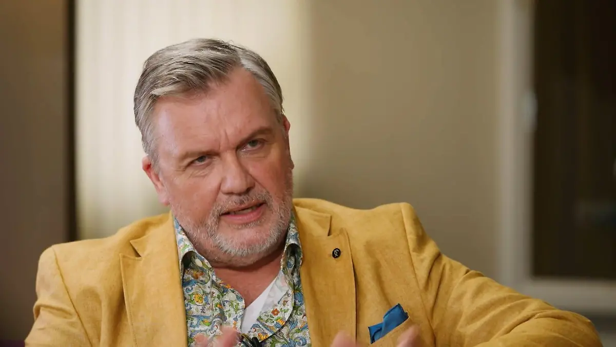 Er wollte seine Homosexualität geheim halten Offene Worte von Hape Kerkeling