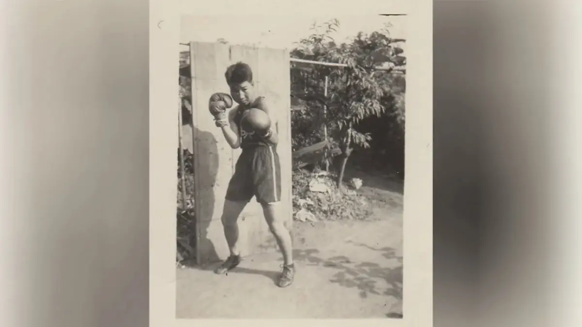 Iwao Hakamada mit Boxhandschuhen.