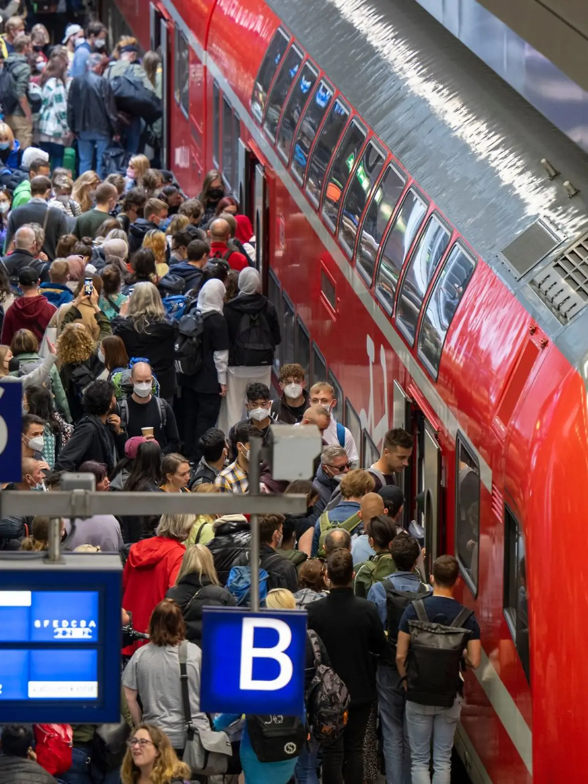 Bild zu: "Große Änderung am Bahnhof! DARAUF müssen wir bald verzichten"