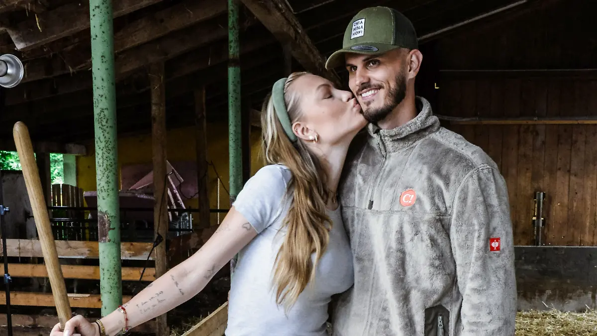 Cheyenne Ochsenknecht und ihr Nino auf ihrem Hof