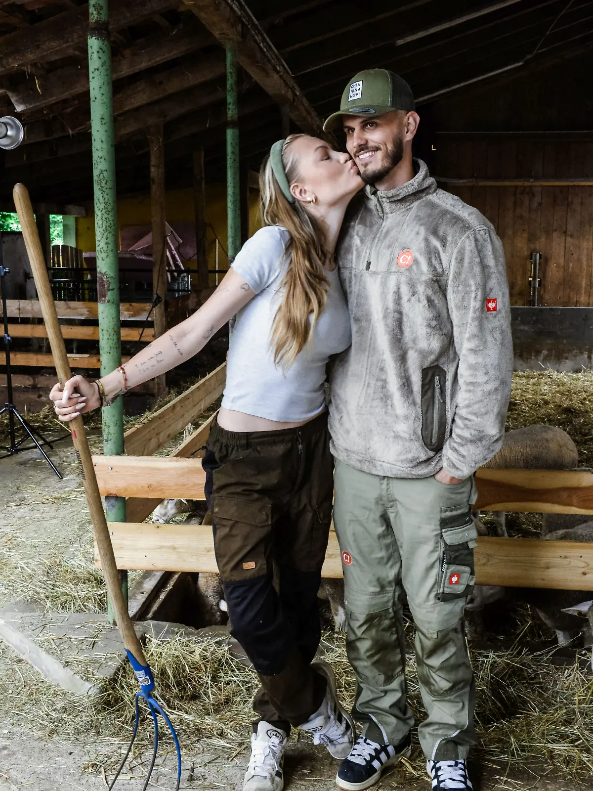 Cheyenne Ochsenknecht und ihr Nino auf ihrem Hof