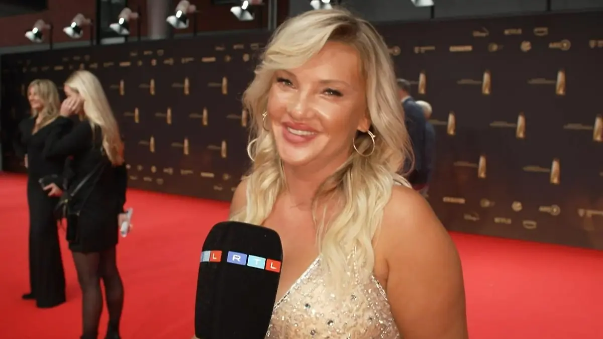 DAS is Evelyn Burdeckis Plan voor Mr. Tot ziens Hotel Mama?