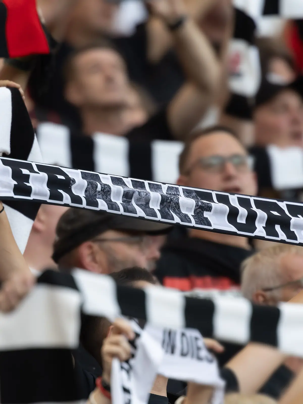 In der Kurve der Eintracht-Fans gab es einen medizinischen Notfall.