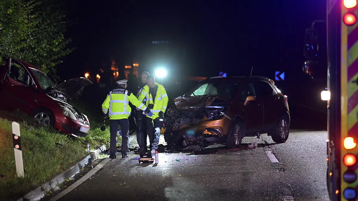Twee kinderen zijn aanwezig bij Horror-Crash na de Karlsruhe Unfall in Waldbronn
