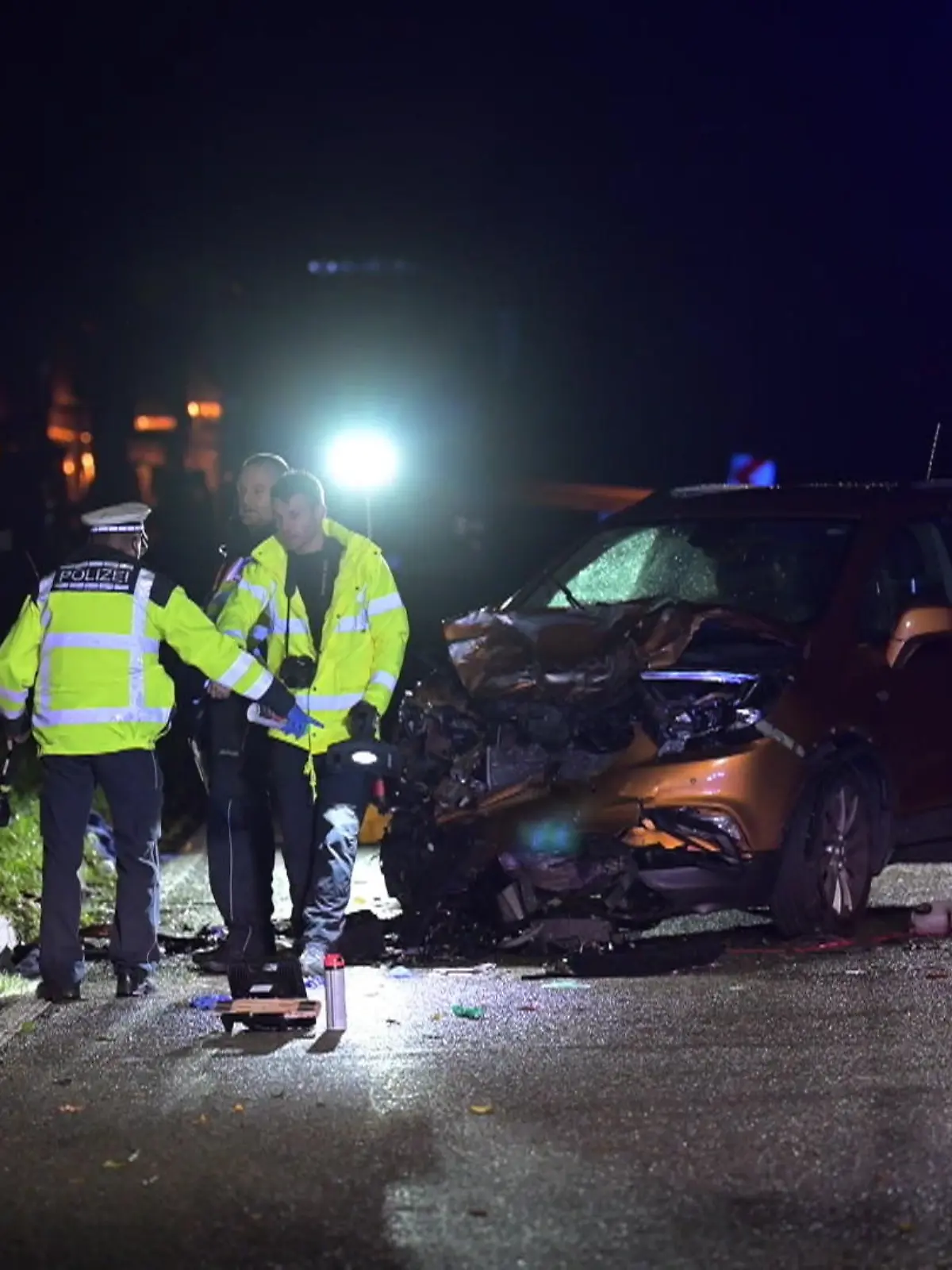 Bild zu: "Zwei Brüder (10, 8) sterben im Auto des Vaters – tausende Spenden für betroffene Familie"