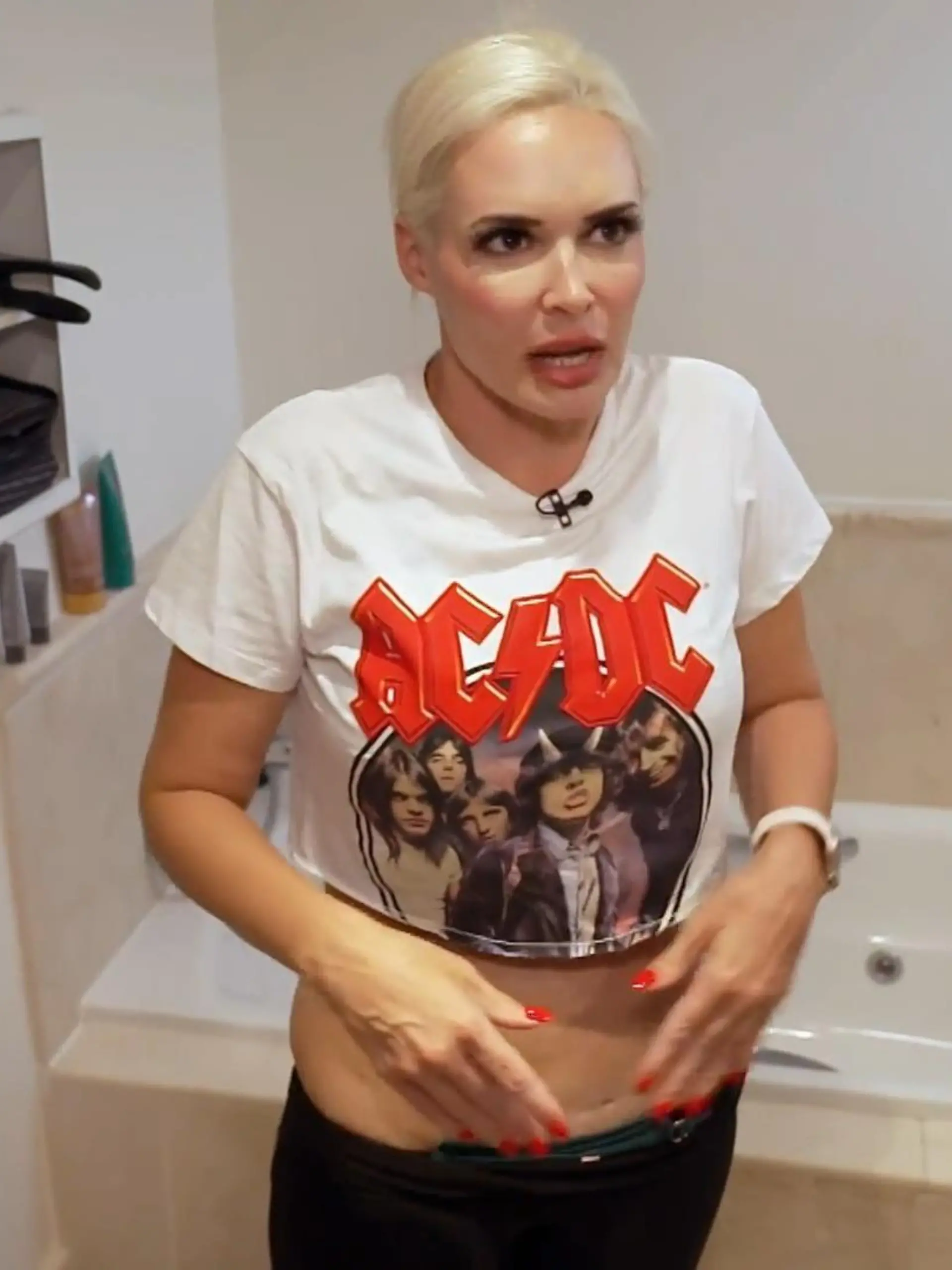 Bild zu: "Daniela Katzenberger: „Bei mir sieht es aus wie ein „Briefschlitz""