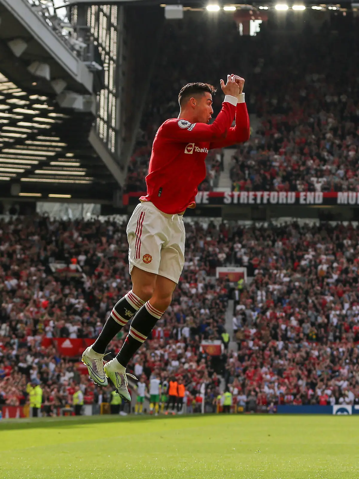  Manchester United, ManU v Norwich City Premier League 16/2022. GOAL 2-0 Manchester United Forward Cristiano Ronaldo 7 celebrates during the Premier League match between Manchester United and Norwich City at Old Trafford, Manchester, England on 16 April 2022. Manchester Old Trafford Greater Manchester England Editorial use only DataCo restrictions apply See www.football-dataco.com PUBLICATIONxNOTxINxUK , Copyright: xPhilxDuncanx PSI-15113-0015