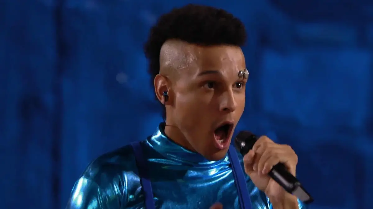 Bei der ersten "RTL Wasserspielen" gibt DSDS-Gewinner und Dschungelkönig Prince Damien Welthits auf Walisch zum Besten