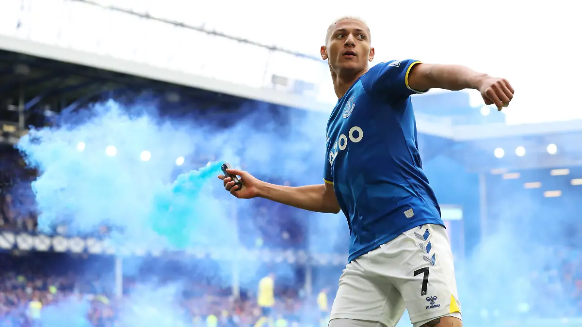 LIVERPOOL, ENGLAND - MAY 01: Richarlison of Everton celebrates with a flare after scoring their team's first goal during the Premier League match between Everton and Chelsea at Goodison Park on May 01, 2022 in Liverpool, England. (Photo by Jan Kruger/Getty Images) *** BESTPIX ***