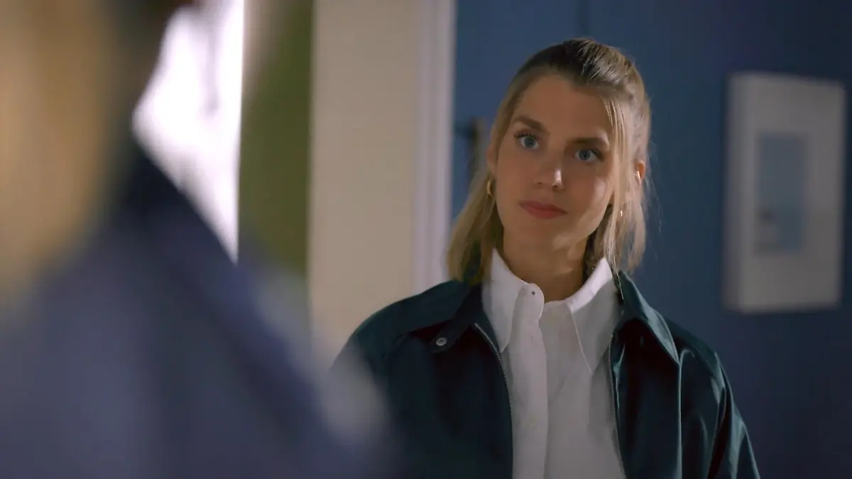 Easy hetzt Stella die Polizei auf den Hals