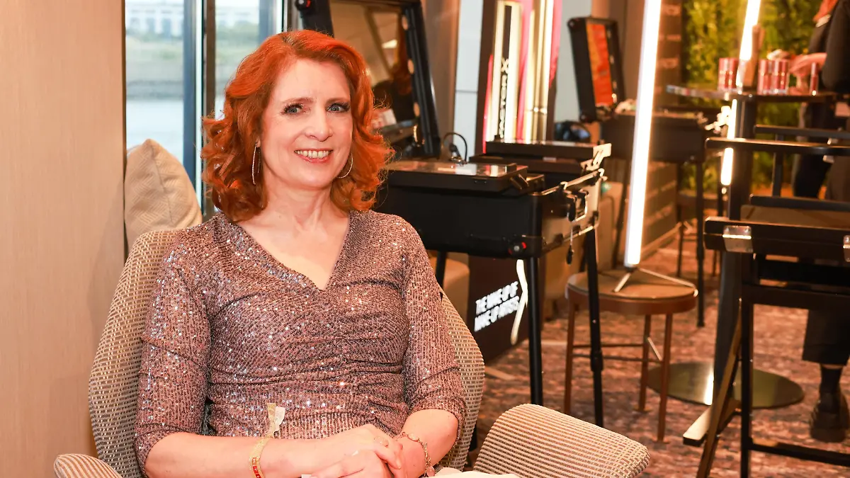 Monica Lierhaus genießt die Zeit an Bord in der Beauty-Lounge.