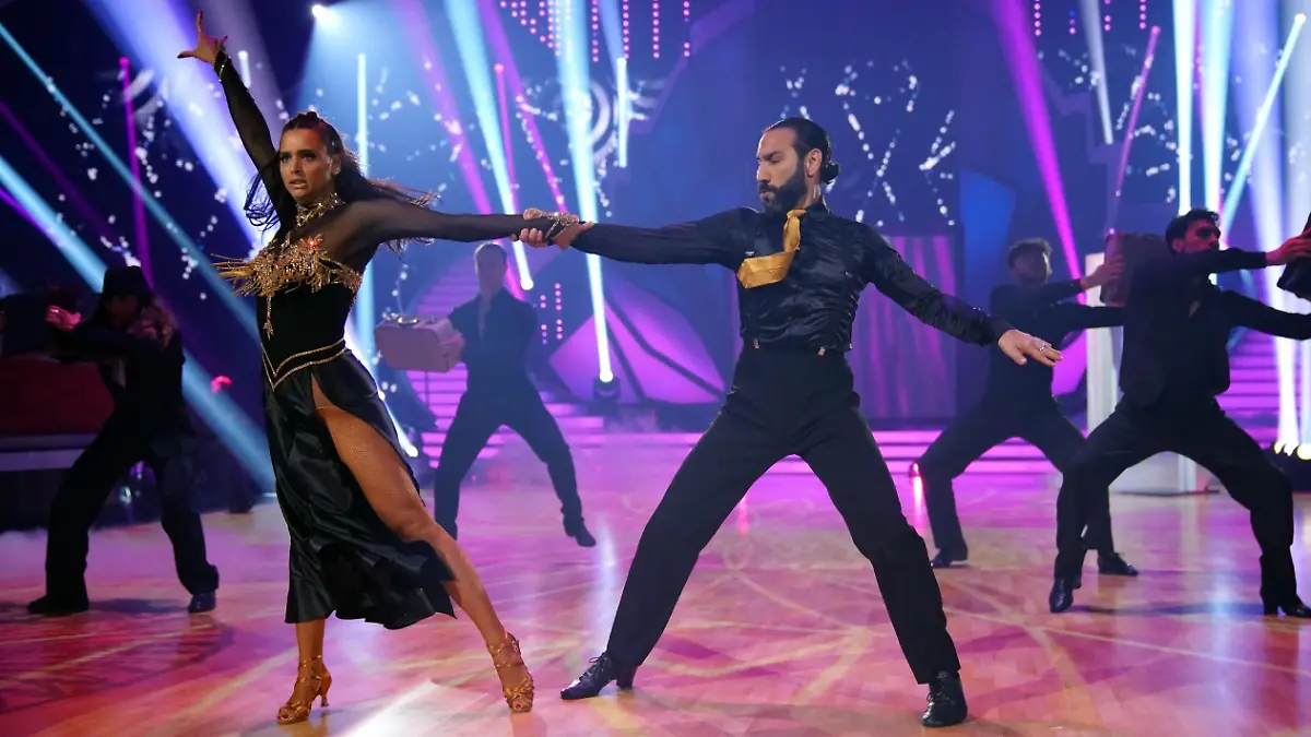 Amira Pocher und Massimo Sinató tanzen Freestyle.
Die Verwendung des sendungsbezogenen Materials ist nur mit dem Hinweis und Verlinkung auf RTL+ gestattet.