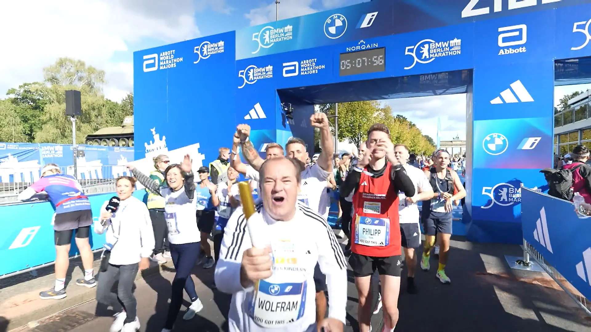 261.061 Euro Spenden beim 50. BMW Berlin-Marathon Danke an die Promi-Staffel!