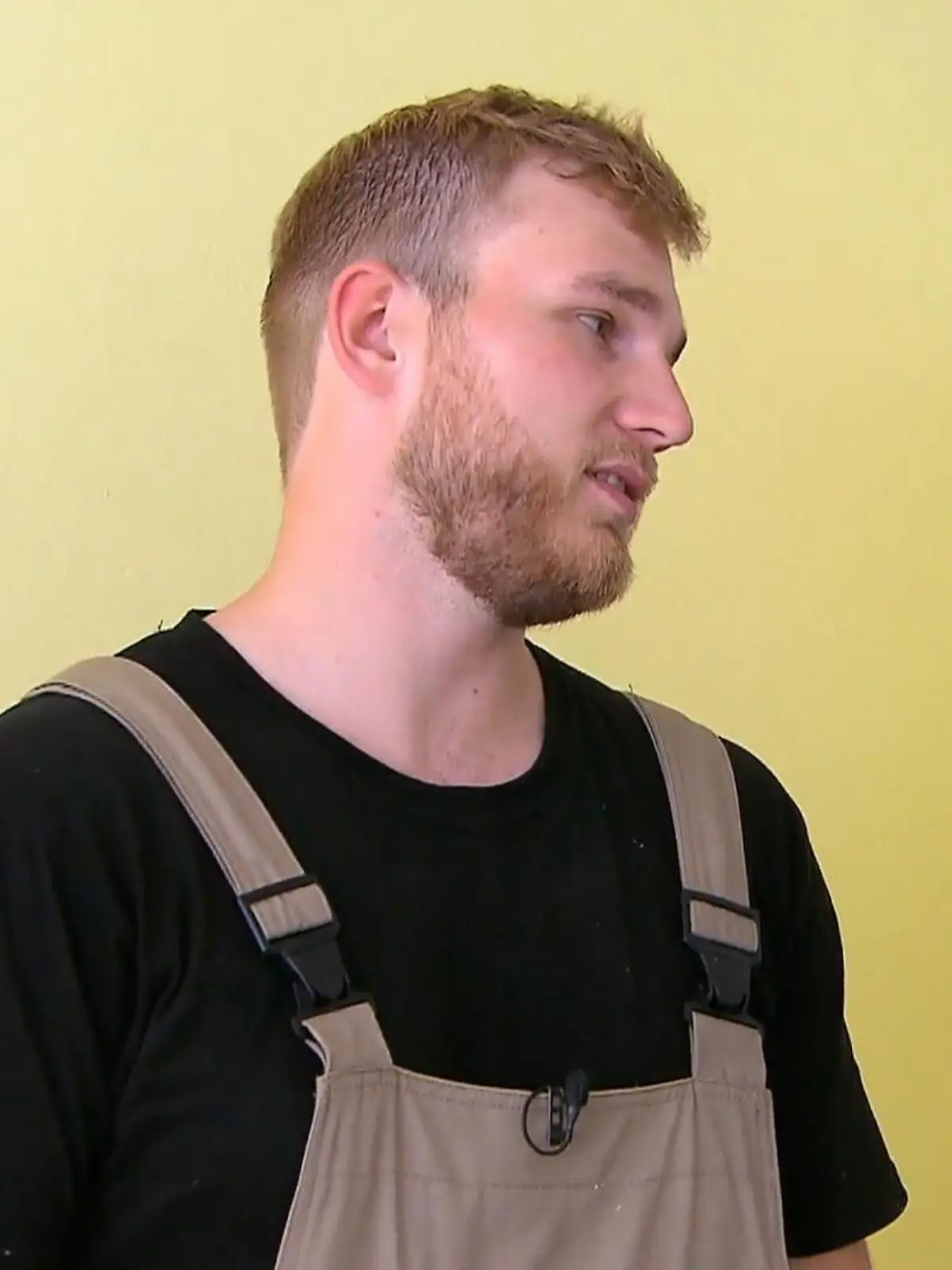 Bild zu: "Deko-Boy Daniel hat das Zimmer gestrichen"