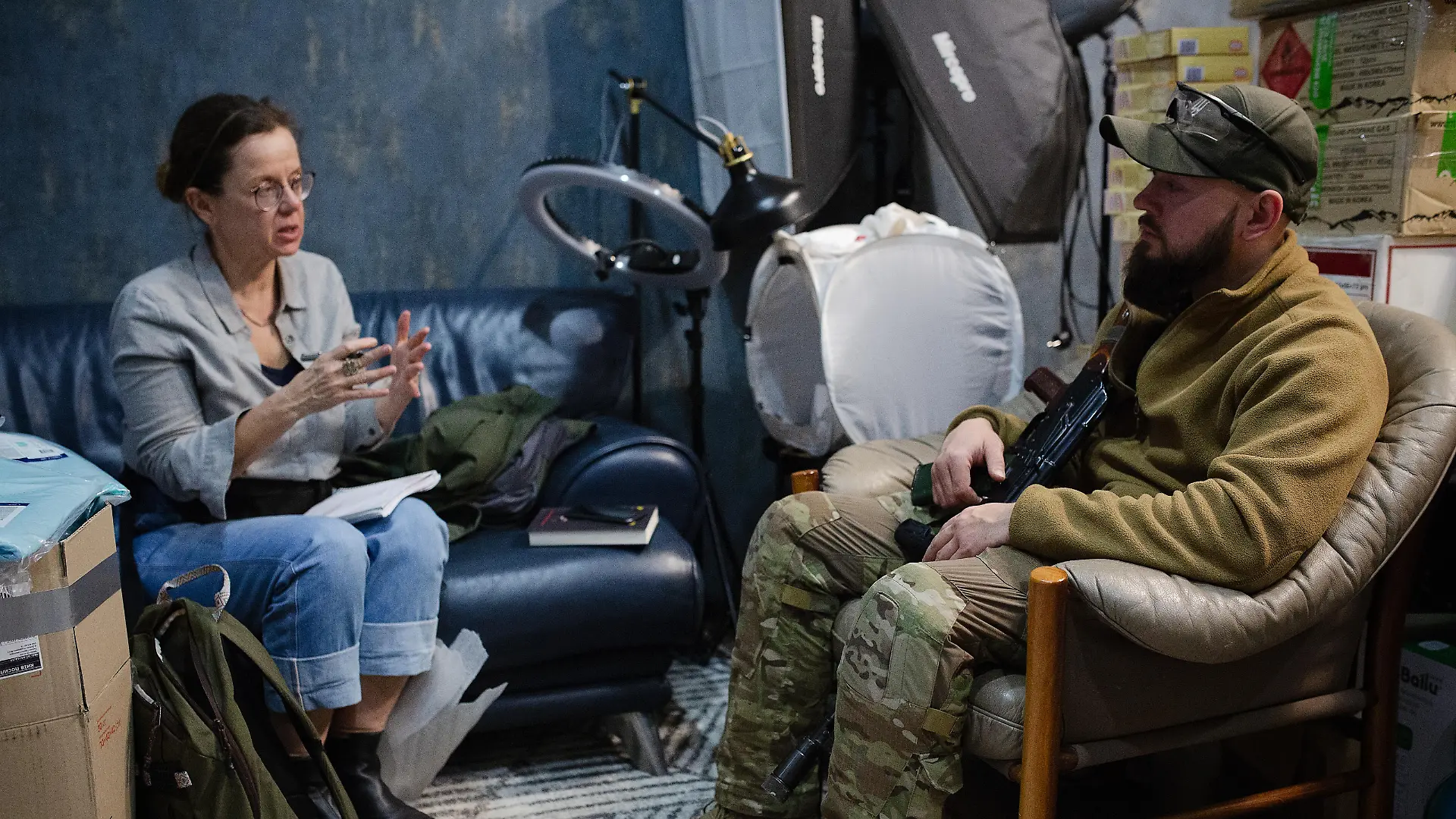 Ukraine - The fourth week of the war (FINAL) >> Bettina Sengling and Konstantin a member of territorial defense in kyiv