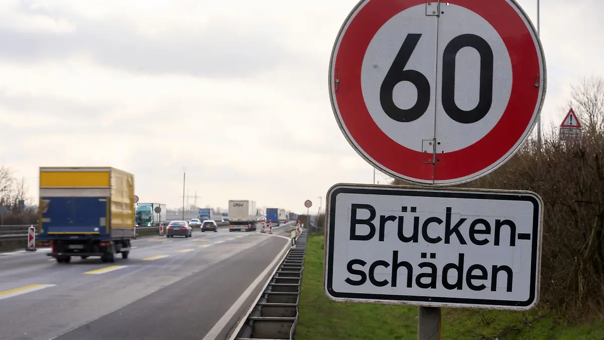 Laut einer bundesweiten Studie sind in Hessen vergleichsweise viele Autobahnbrücken marode (Archivbild).