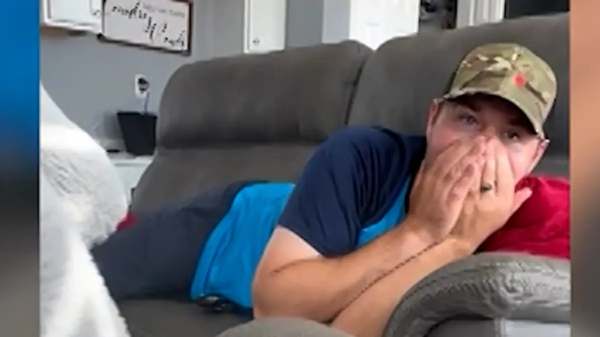 „Ich bin im Schlafzimmer...” – Sohn (37) bekommt schlüpfrige Nachricht von Mama