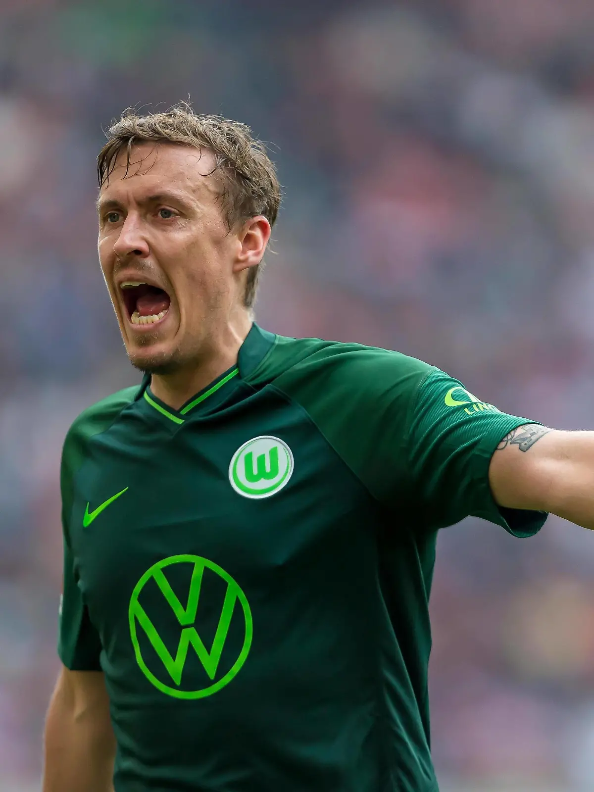  30.04.2022, Stuttgart, Deutschland, Mercedes Benz Arena, VfB Stuttgart vs. VfL Wolfsburg - 1. Bundesliga, Max Kruse VfL Wolfsburg gestikuliert Foto H. Langer DFB / DFL REGULATIONS PROHIBIT ANY USE OF PHOTOGRAPHS AS IMAGE SEQUENCES AND/OR QUASI-VIDEO. Stuttgart Mercedes Benz Arena Baden-Wuerttemberg Deutschland *** 30 04 2022, Stuttgart, Germany, Mercedes Benz Arena, VfB Stuttgart vs VfL Wolfsburg 1 Bundesliga, Max Kruse VfL Wolfsburg gestures Photo H Langer DFB DFL REGULATES PROHIBIT ANY USE OF PHOTOGRAPHS AS IMAGE SEQUENCES AND OR QUASI VIDEO Stuttgart Mercedes Benz Arena Baden Wuerttemberg Germany PUBLICATIONxINxGERxSUIxAUTxONLY / 541_VFBVFL20220430_036 / Langer-541