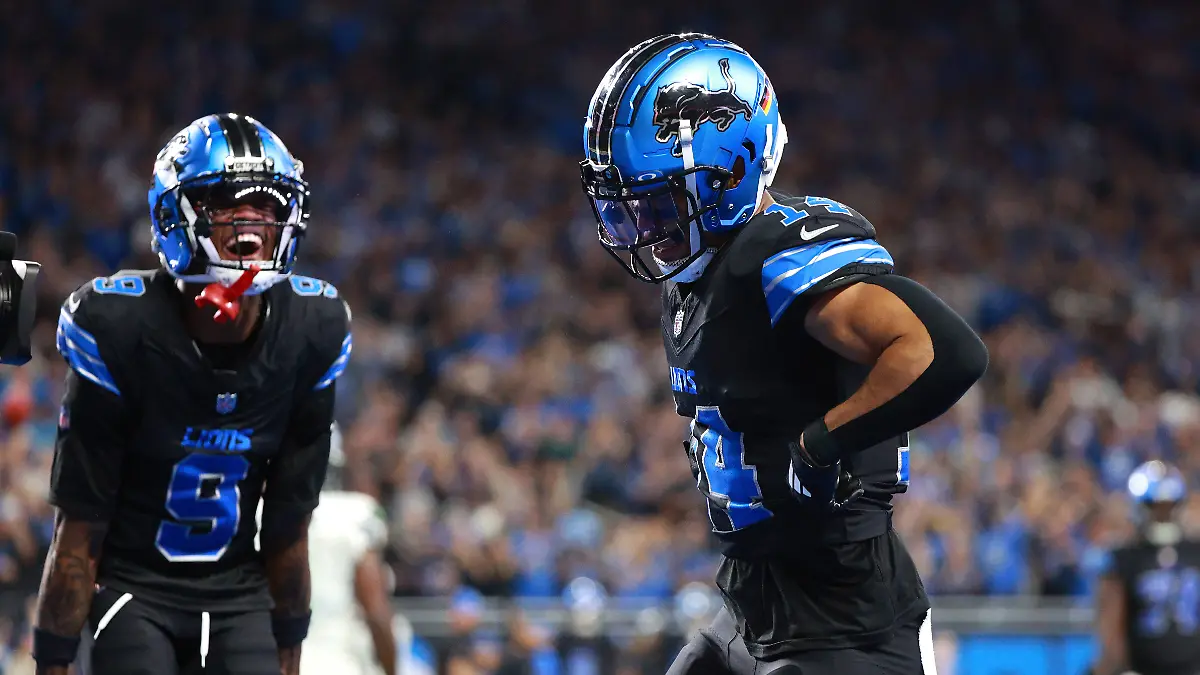 Amon-Ra St. Brown feiert seinen Touchdown 
