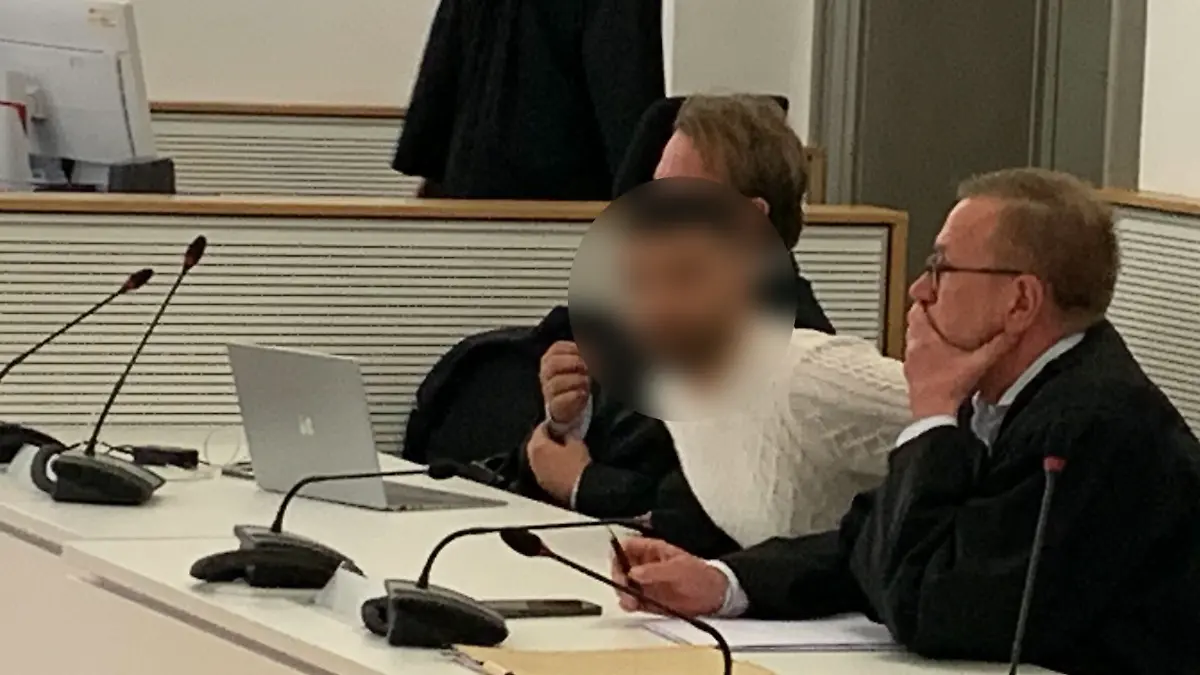 Der 25-Jährige muss sich seit Juli wegen heimtückischen Mordes vor dem Landgericht Braunschweig verantworten. 