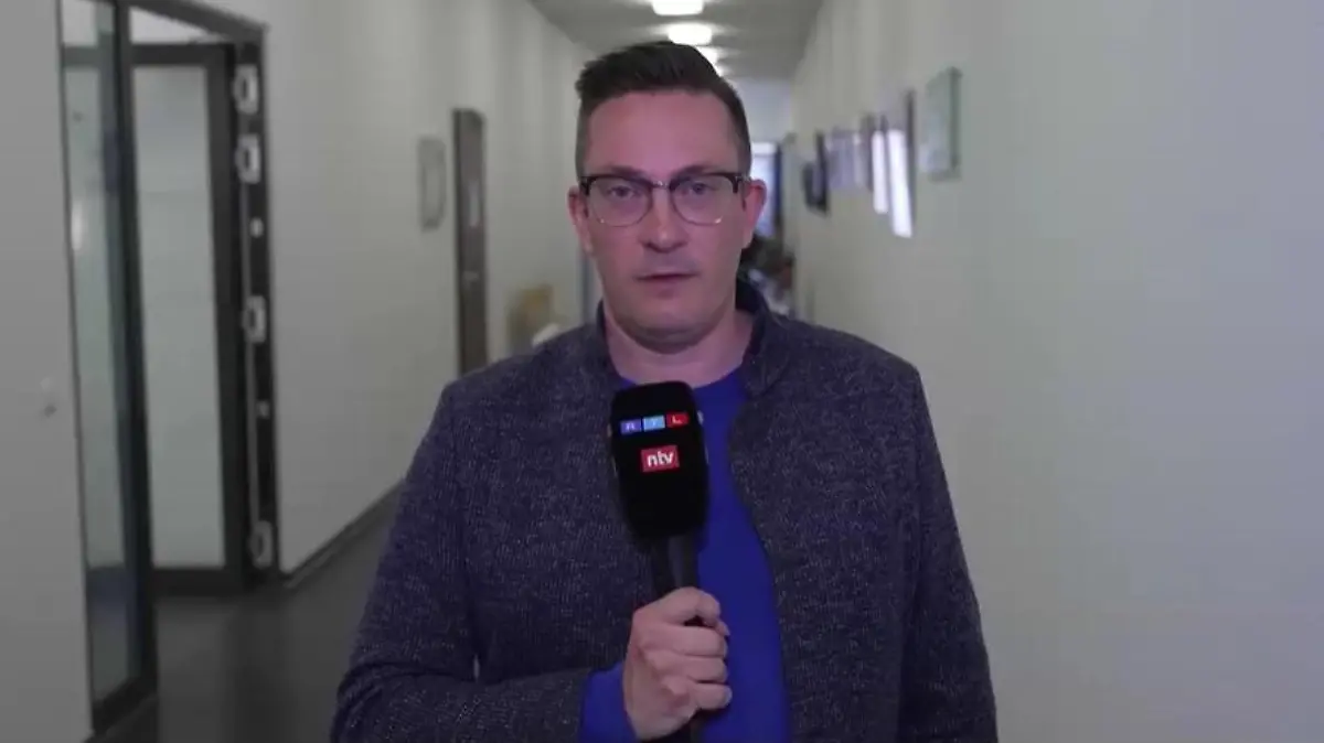 RTL-Reporter Frank Vacik im Landgericht Gera