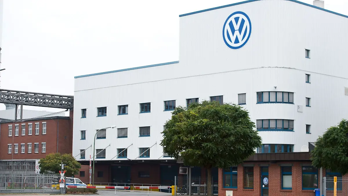 Das VW-Werk in Osnabrück baut derzeit vor allem Autos für Porsche, 2026 soll damit Schluss sein. Stattdessen könnten hier bald ganz andere Fahrzeuge entstehen. (Archivbild)