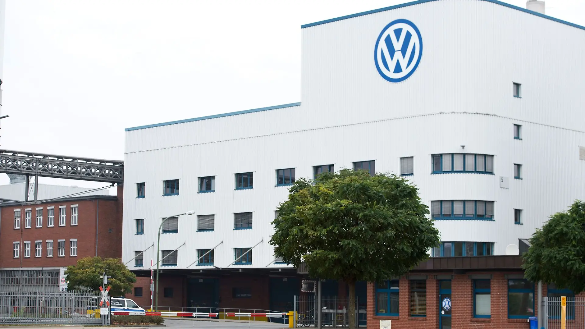 Das VW-Werk in Osnabrück baut derzeit vor allem Autos für Porsche, 2026 soll damit Schluss sein. Stattdessen könnten hier bald ganz andere Fahrzeuge entstehen. (Archivbild)
