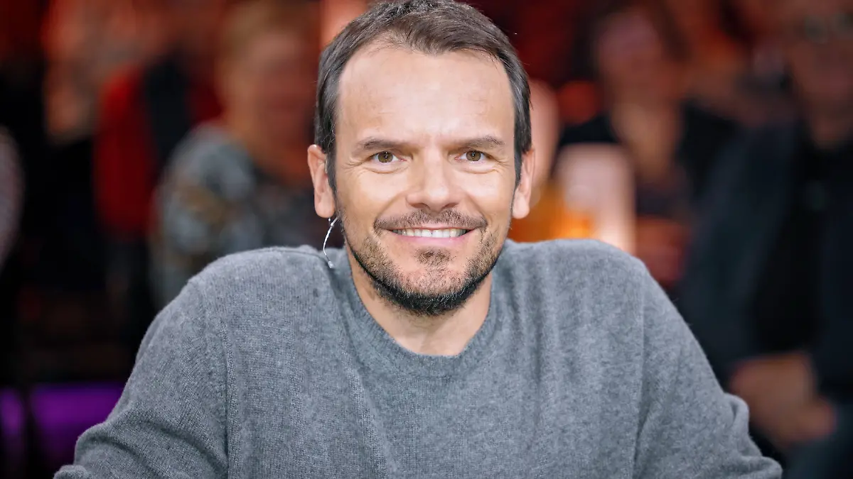 Fernsehkoch Steffen Henssler anlässlich der Aufzeichnung der MDR - Talkshow „Riverboat” am 03.11.2023 in der Mediacity Leipzig. 