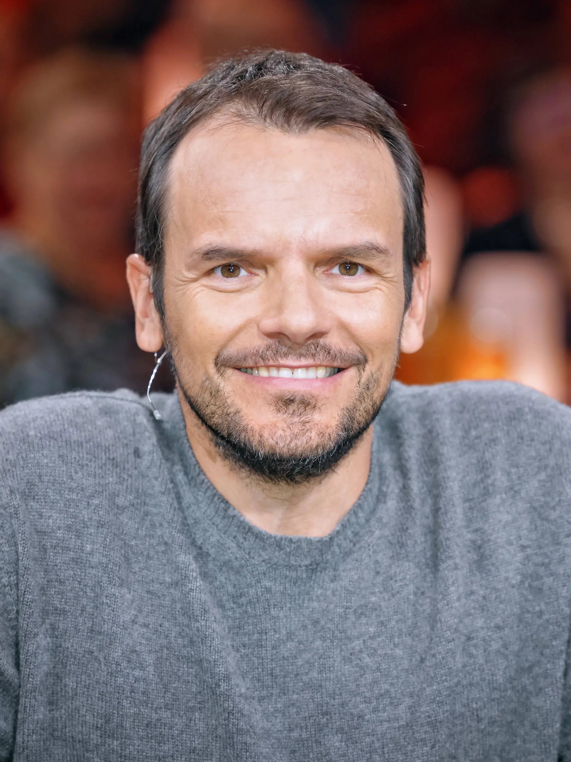 Fernsehkoch Steffen Henssler anlässlich der Aufzeichnung der MDR - Talkshow „Riverboat” am 03.11.2023 in der Mediacity Leipzig.