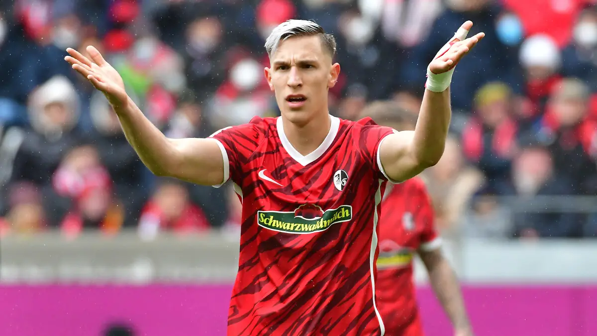  02.04.2022, xblx, Fussball 1.Bundesliga, SC Freiburg - FC Bayern München emspor, v.l. Nico Schlotterbeck SC Freiburg DFL/DFB REGULATIONS PROHIBIT ANY USE OF PHOTOGRAPHS as IMAGE SEQUENCES and/or QUASI-VIDEO Freiburg *** 02 04 2022, xblx, football 1 Bundesliga, SC Freiburg FC Bayern München emspor, v l Nico Schlotterbeck SC Freiburg DFL DFB REGULATIONS PROHIBIT ANY USE OF PHOTOGRAPHS as IMAGE SEQUENCES and or QUASI VIDEO Freiburg
