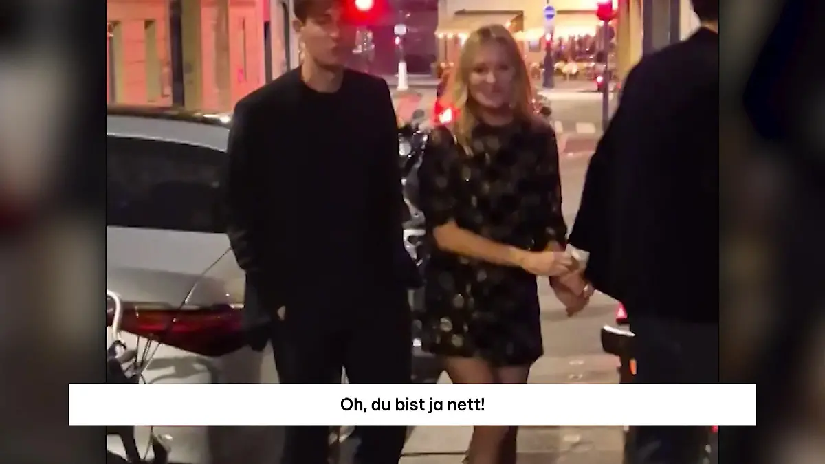 Hicks! Hier valt Kate Moss vom Stuhl Feucht-fröhliches Fest