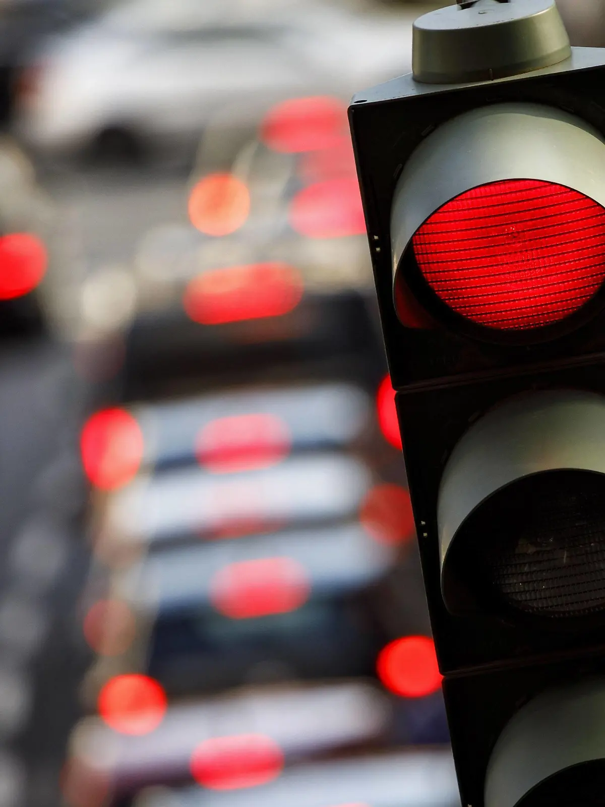 Eine rote Ampel auf der Tunisstraße. Köln, 09.04.2018 *** A red traffic light on the Tunisstraße Cologne 09 04 2018 Foto:xC.xHardtx/xFuturexImage  