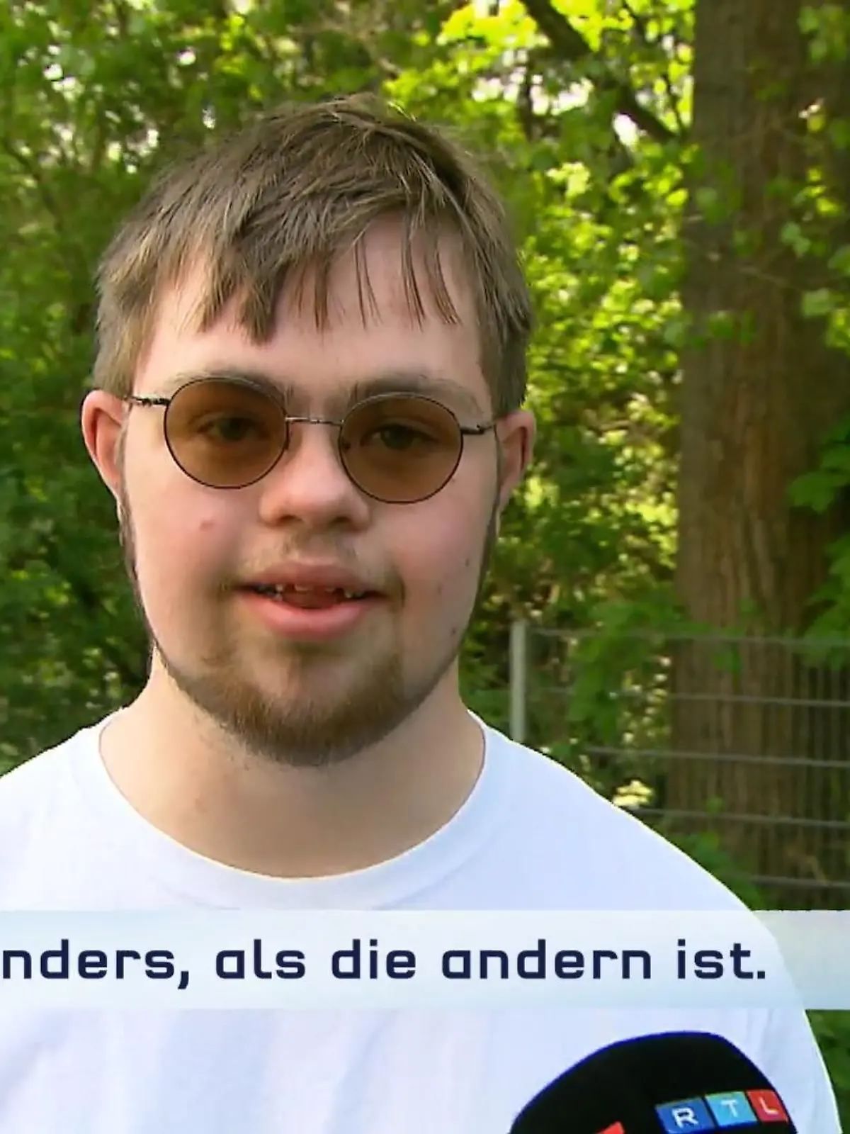 Bild zu: "Geistig Behinderte lernen mit Azubis"