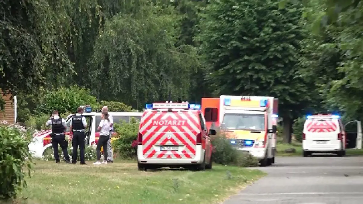 Die Retter waren mit einem Großaufgebot vor Ort.