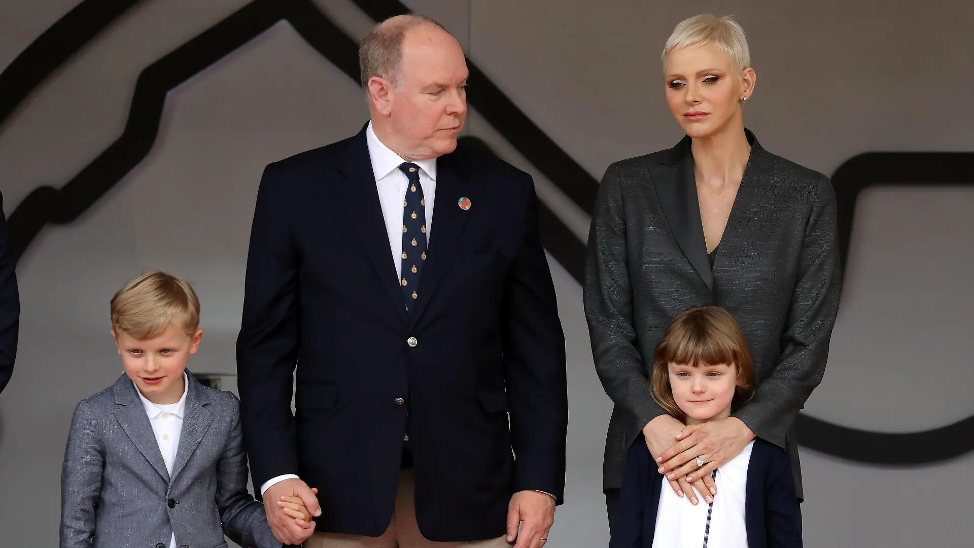 Pinz Jacques, Fürst Albert von Monaco, Fürstin Charlene von Monaco und Prinzessin Gabriella, Siegerehrung Formel E FIA Weltmeisterschaft, Saison 8, Monaco E- Prix, 30.04.2022, MCO *** Pinz Jacques, Prince Albert of Monaco, Princess Charlene of Monaco and Princess Gabriella, Award Ceremony Formula E FIA World Championship, Season 8, Monaco E Prix, 30 04 2022, MCO