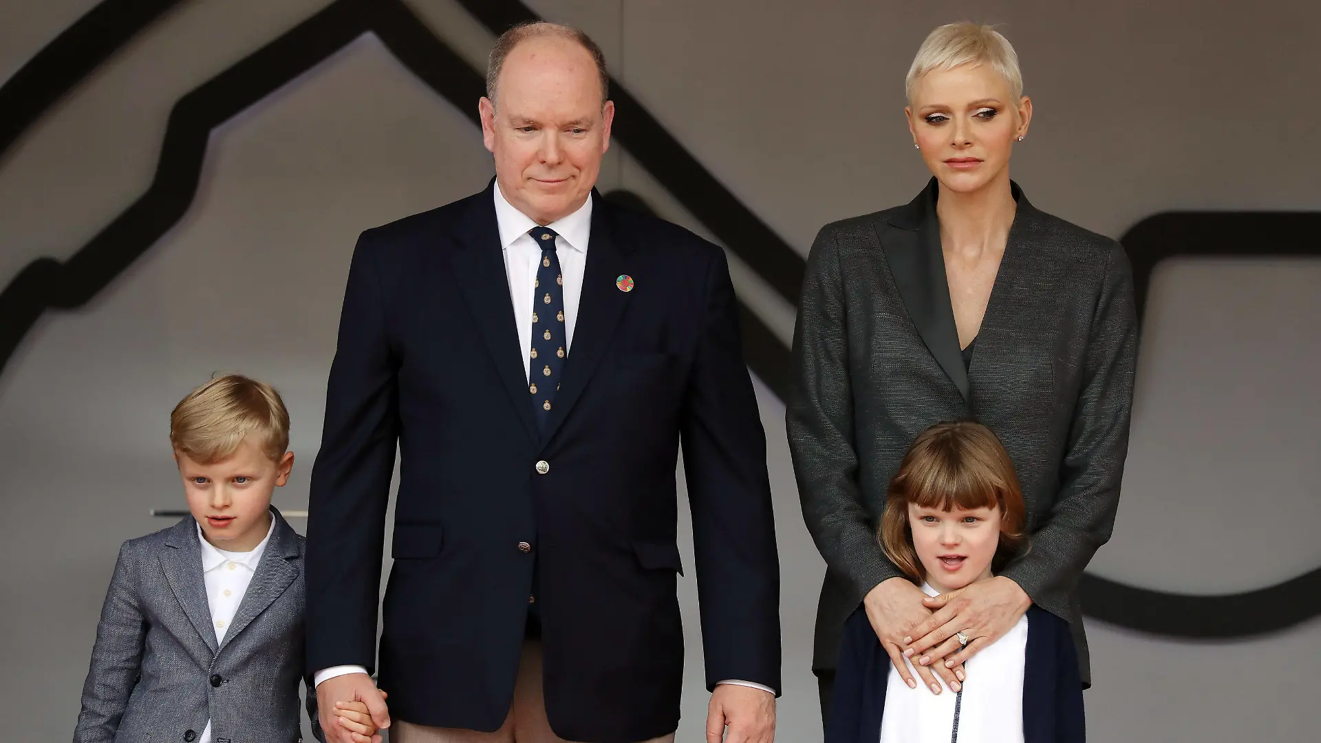 Entertainment Bilder des Tages Pinz Jacques, Fürst Albert von Monaco, Fürstin Charlene von Monaco und Prinzessin Gabriella, Siegerehrung Formel E FIA Weltmeisterschaft, Saison 8, Monaco E- Prix, 30.04.2022, MCO *** Pinz Jacques, Prince Albert of Monaco, Princess Charlene of Monaco and Princess Gabriella, Award Ceremony Formula E FIA World Championship, Season 8, Monaco E Prix, 30 04 2022, MCO