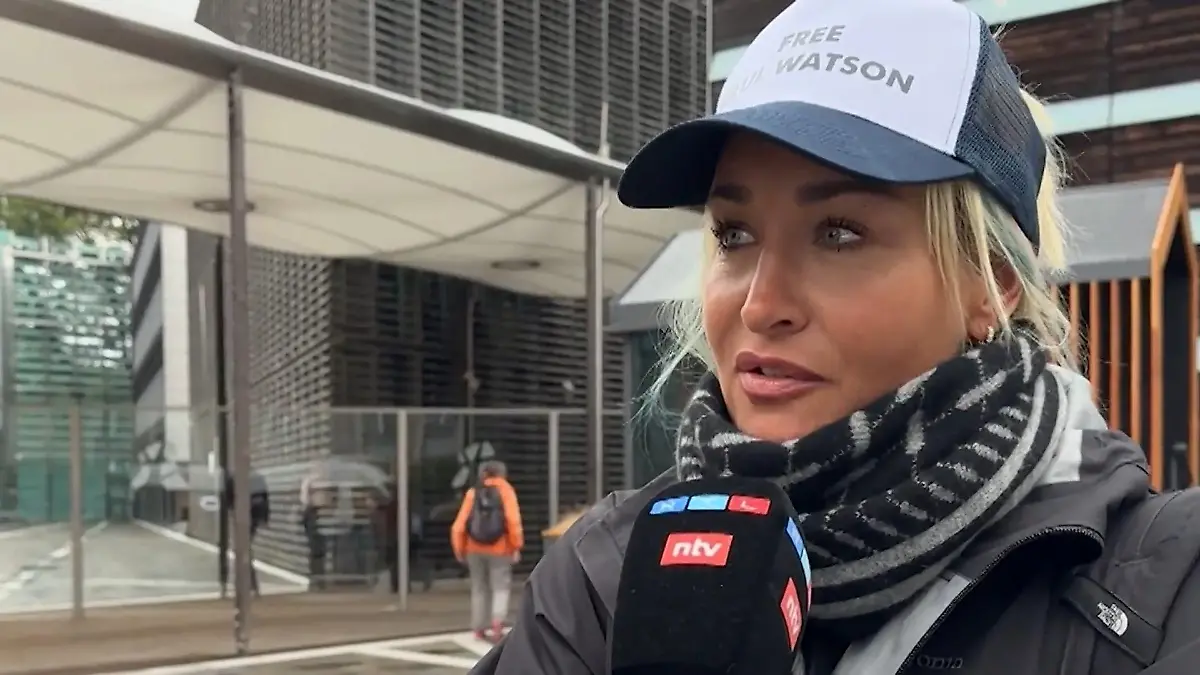 Sarah Connor is kampioen voor Tierschützer Demo voor de Dane Botschaft