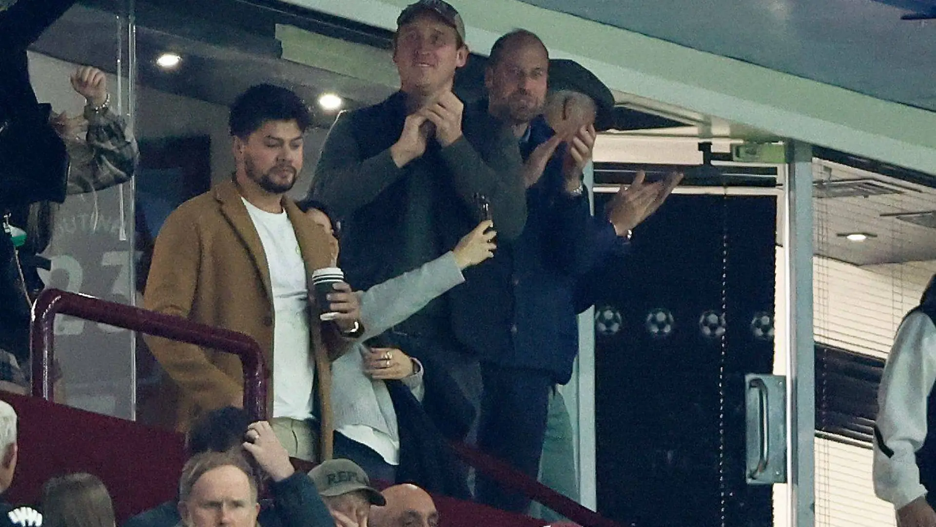 Prinz William jubelt über den Sieg von Aston Villa gegen Bayern München